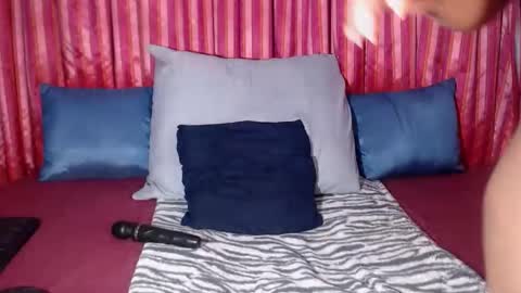 Snapshot of londylicious34 chatting on 09.25.25 londylicious34 online show from 09.25.25