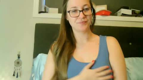 Snapshot of longhairbeautyxoxo chatting on 12.08.24 Wima online show from 12.08.24