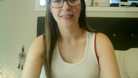 Snapshot of longhairbeautyxoxo chatting on 01.19.25 Wima online show from 01.19.25