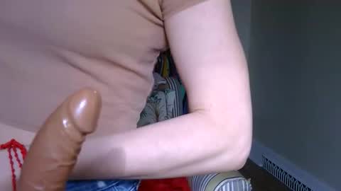 Snapshot of longlegstammy chatting on 04.29.26 Cutenurse91 online show from 04.29.26