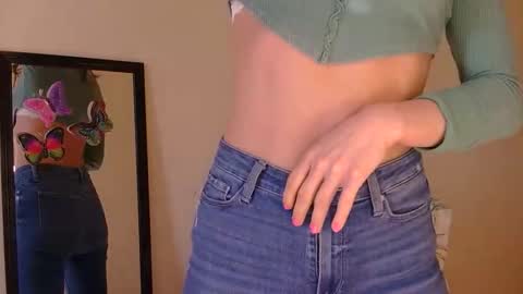 Snapshot of longlegstammy chatting on 05.14.26 Cutenurse91 online show from 05.14.26