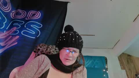 Snapshot of lononcashmere69 chatting on 12.08.24 Londoncashmere69 online show from 12.08.24