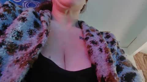 Snapshot of lononcashmere69 chatting on 01.23.25 Londoncashmere69 online show from 01.23.25