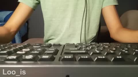 Snapshot of loo_is chatting on 01.30.25 loo_is online show from 01.30.25