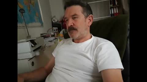 Snapshot of lookercgn chatting on 01.06.25 lookercgn online show from 01.06.25