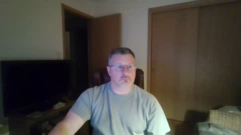 Snapshot of lookin75 chatting on 07.31.26 lookin75 online show from 07.31.26