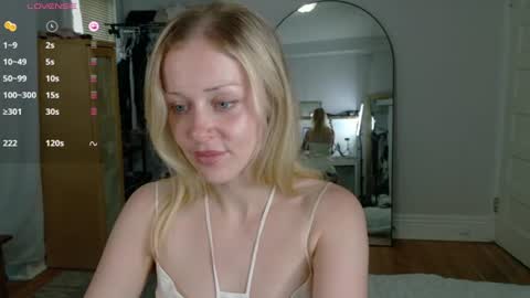 Snapshot of looking444love888 chatting on 07.10.26 Elanor online show from 07.10.26