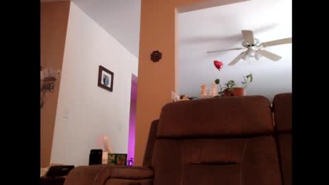 looking469 online show from 10.10.25