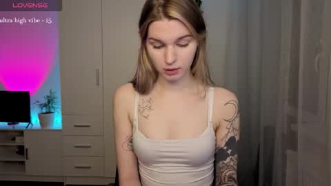 Snapshot of lookluna chatting on 02.04.26 Luna online show from 02.04.26