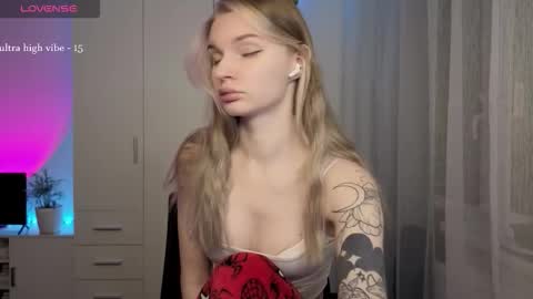 Snapshot of lookluna chatting on 02.08.26 Luna online show from 02.08.26