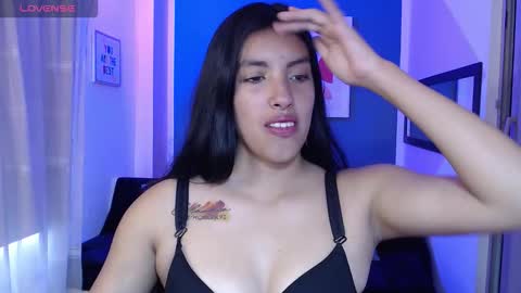 Snapshot of loornna_mirr chatting on 12.01.25 Loornna mirr online show from 12.01.25