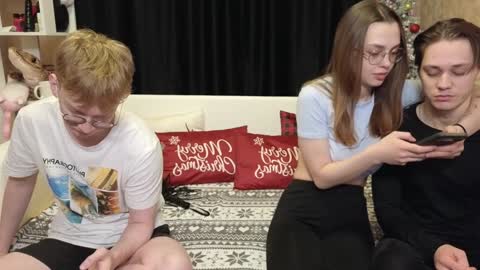 Snapshot of loossers chatting on 01.05.25 Jean and Isa right couple Mark and Eva left couple online show from 01.05.25