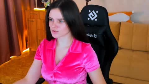 Lora Cain online show from 12.06.24