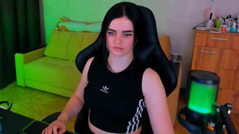 Lora Cain online show from 03.05.25