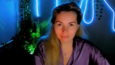 Snapshot of loraboyar chatting on 09.18.25 Lora online show from 09.18.25