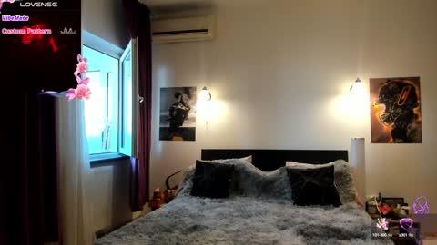 Lora online show from 01.14.25