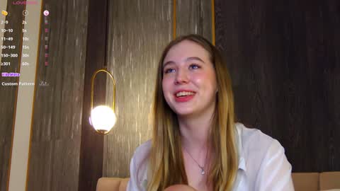 Snapshot of loraineluff chatting on 01.29.25 Loraine online show from 01.29.25