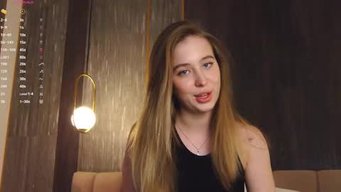 Snapshot of loraineluff chatting on 03.12.25 Loraine online show from 03.12.25