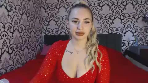 Queen LoraSinClare online show from 10.16.25