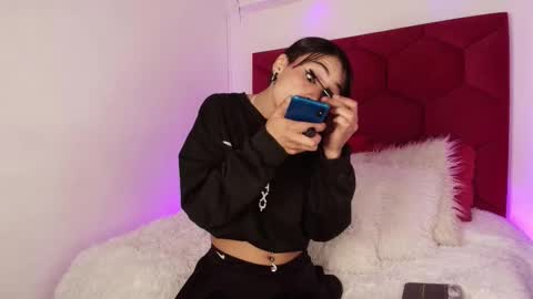 Snapshot of loreley_novoa chatting on 11.07.25 LORELI online show from 11.07.25