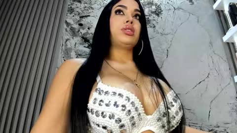 Doll Queen online show from 11.14.25