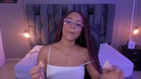 Snapshot of lorena_vieira_ chatting on 02.27.25 Lorena Vieira online show from 02.27.25