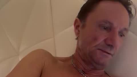 Snapshot of lorenz_muc chatting on 02.18.26 lorenz_muc online show from 02.18.26