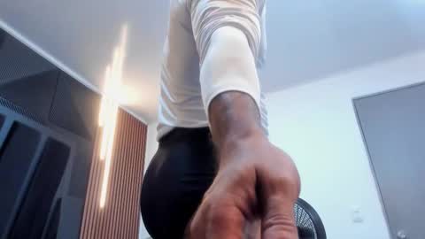  L O R E N Z O  Thumbs Up help  online show from 11.24.25