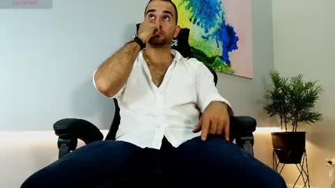Snapshot of lorenzo_walker_ chatting on 07.08.26 L O R E N Z O Thumbs Up help online show from 07.08.26