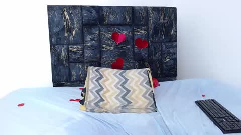 loretahorny online show from 02.15.25