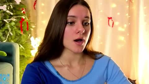 Chloe for Fan BlackHole online show from 12.20.25