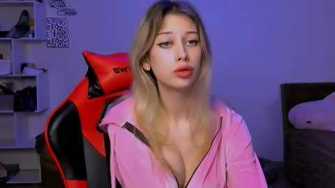 Lori online show from 11.21.25