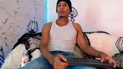 Lorian Vikel  online show from 10.05.25