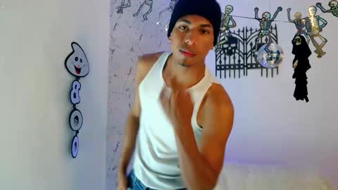 Lorian Vikel  online show from 10.21.25