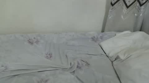 Snapshot of loriharvet chatting on 12.21.25 lea online show from 12.21.25