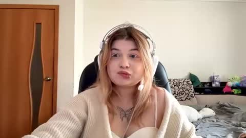 Snapshot of lorrainepurkiss chatting on 06.10.26 Stasha online show from 06.10.26
