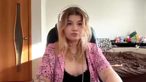 Snapshot of lorrainepurkiss chatting on 07.13.26 Stasha online show from 07.13.26