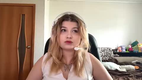 Snapshot of lorrainepurkiss chatting on 07.14.26 Stasha online show from 07.14.26