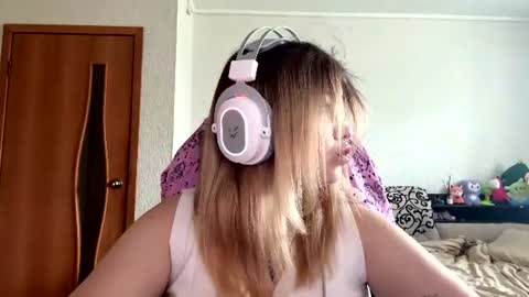 Snapshot of lorrainepurkiss chatting on 07.18.26 Stasha online show from 07.18.26