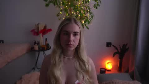 Snapshot of lorrie_love_story chatting on 09.14.25 Lorrie online show from 09.14.25