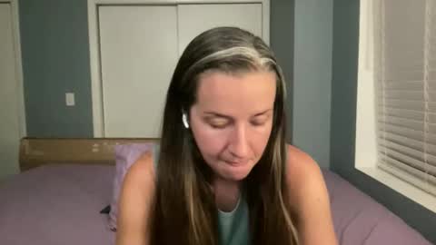 Snapshot of lothlori chatting on 05.19.26 lothlori online show from 05.19.26
