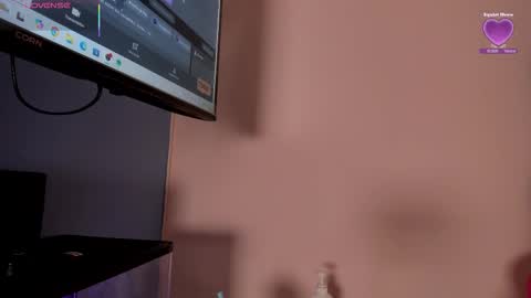 Snapshot of lou_22_ chatting on 02.09.26 Lou online show from 02.09.26