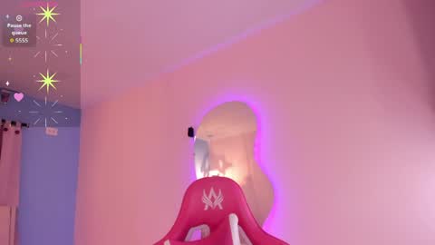 Snapshot of lou_22_ chatting on 04.04.26 Lou online show from 04.04.26