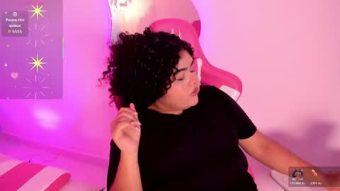 Snapshot of lou_22_ chatting on 04.11.26 Lou online show from 04.11.26