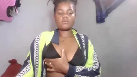 Snapshot of louane98 chatting on 02.15.26 louane98 online show from 02.15.26