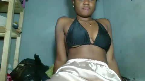 Snapshot of louane98 chatting on 02.25.26 louane98 online show from 02.25.26