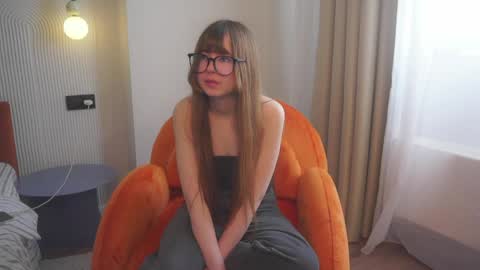 Snapshot of louettakarn chatting on 05.16.26 Sade online show from 05.16.26