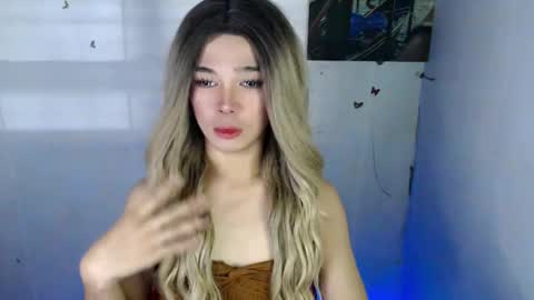 Snapshot of louilalicious chatting on 02.11.25 louilalicious online show from 02.11.25