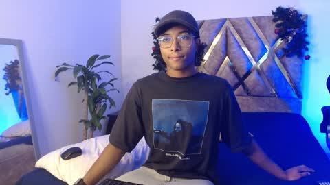 Snapshot of louis_hardstar chatting on 12.29.24 Louis Valdz online show from 12.29.24
