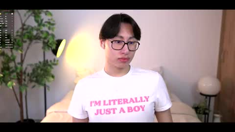 Snapshot of louis_zh chatting on 09.22.25 Louis online show from 09.22.25